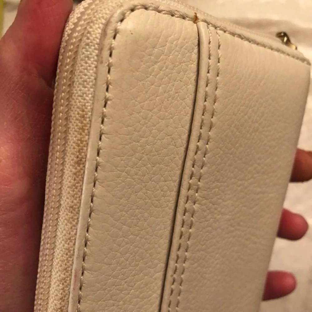 Michael kors creamy white zipper clutch wallet